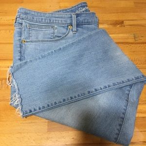 UNIVERSAL THREAD EUC